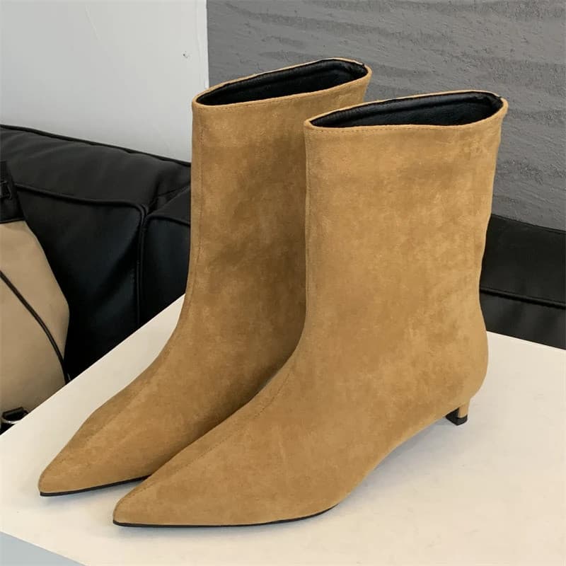 Eilyken Botas de Cano Curto de Inverno e Outono com Bico Fino para Mulheres, Sapatos Vintage de Salto Baixo Fino, Botas