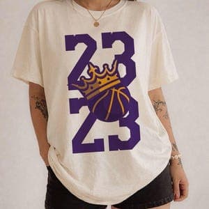 Camiseta Masculina Feminina Oversized Estampa Número 23 Roxo Coroa e Bola de Basquete King James Lakers, Camiseta