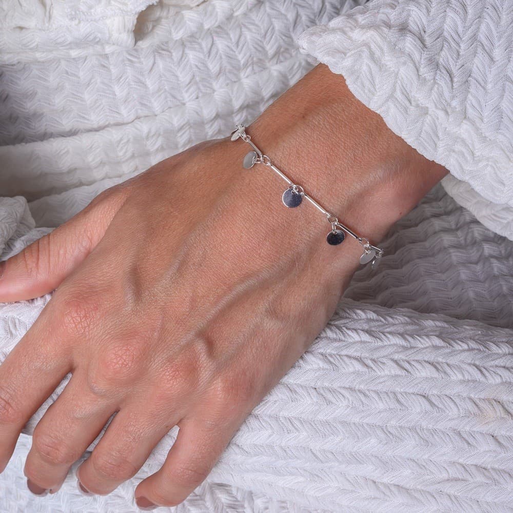 Pulseira Medalhinhas Soltas com Banho em Prata 925
