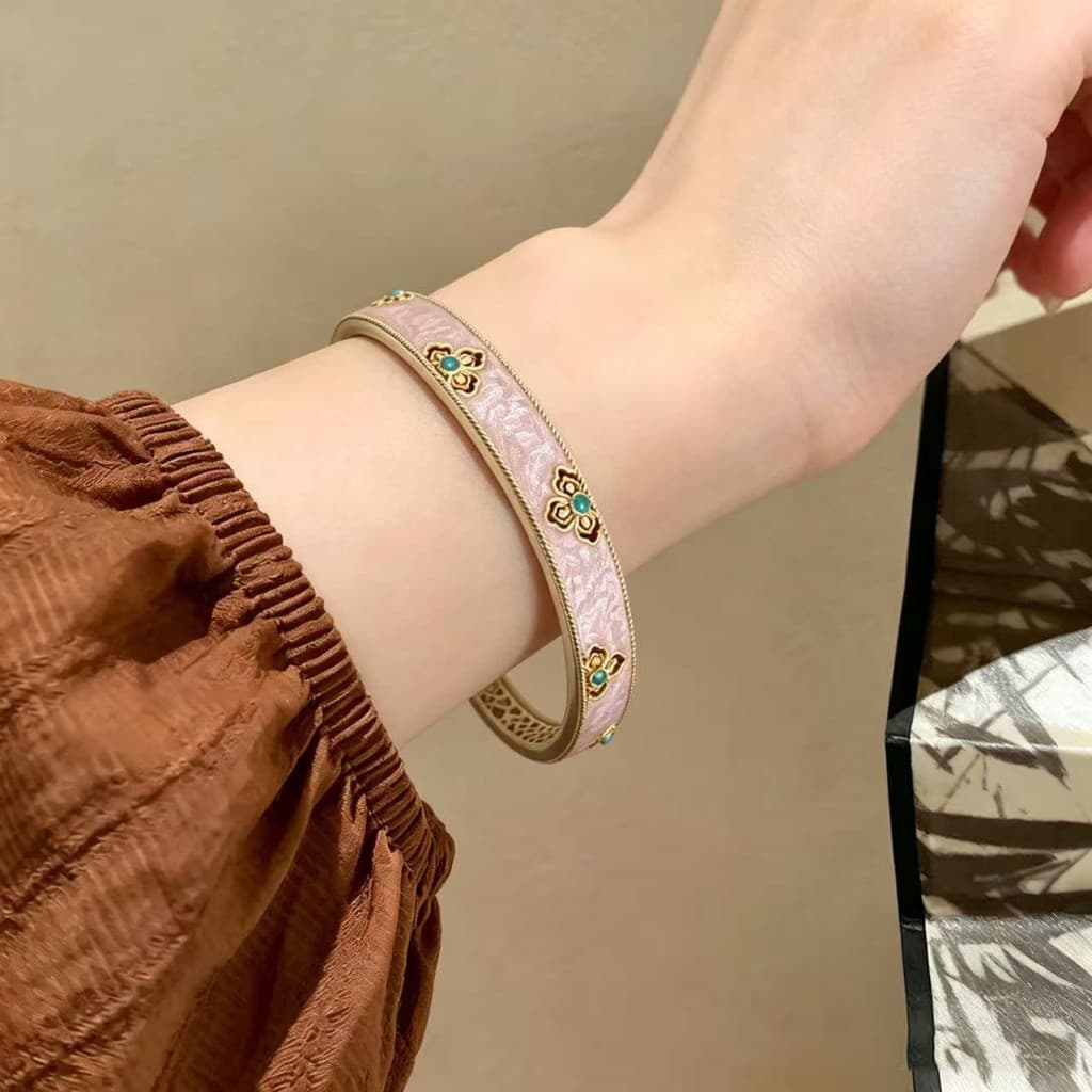 Nova pulseira esmaltada chinesa rosa feminina Retro indústria pesada banhada a prata abertura luz pulseira de luxo