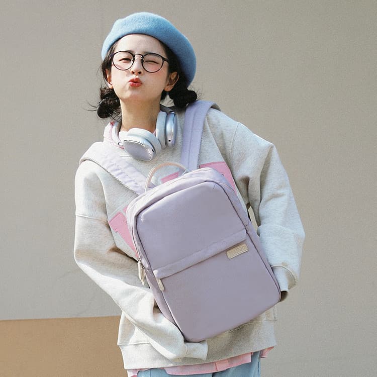 Mochila feminina elegante de duas alças para laptop, adequada para um visual fresco e jovial, com blocos de cor e múltip