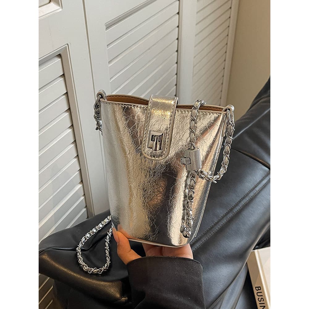 Bolsa de prata Popular deste ano feminina 2026 novo estilo moda nicho Design corrente ombro mensageiro bolsa balde