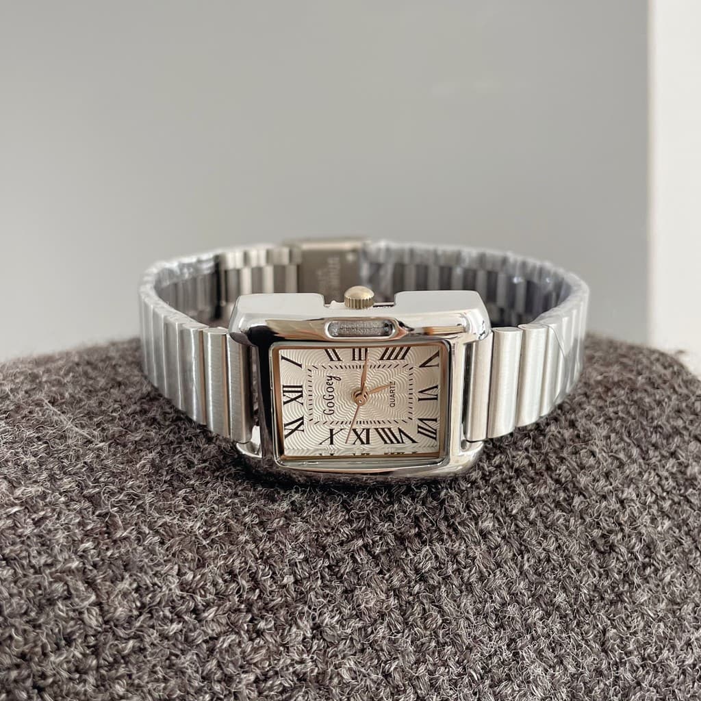 Retro estilo Hong Kong temperamento banda de aço estilo High-End nicho Design ins luz luxo simples estudante quadrado se