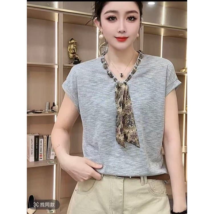 2026 verão senhoras novo estilo cachecol com decote em V manga curta camiseta feminina Design sentido mais magro olhar A