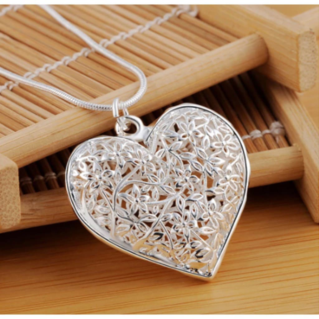 Colar Feminino Cor Prateado Clo 29  Pingente Coração