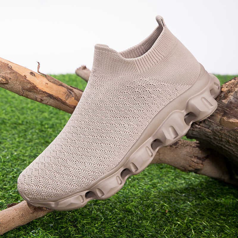 Casal meias sapatos verão novo estilo esportes voando tecido malha sapatos deslizamento-em sapatos de caminhada das mulh
