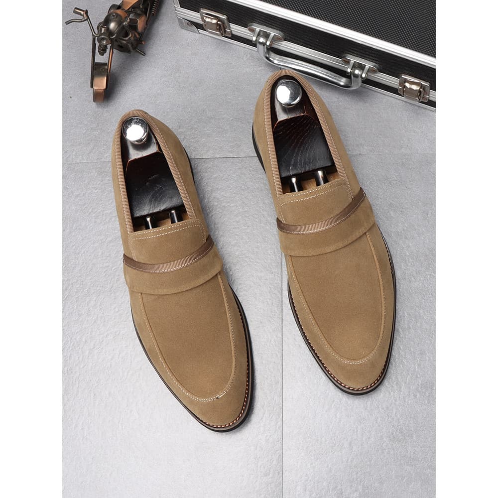 Sapatos masculinos de couro com bico fino para jovens, sapatos formais britânicos com aumento interno, versão coreana, s