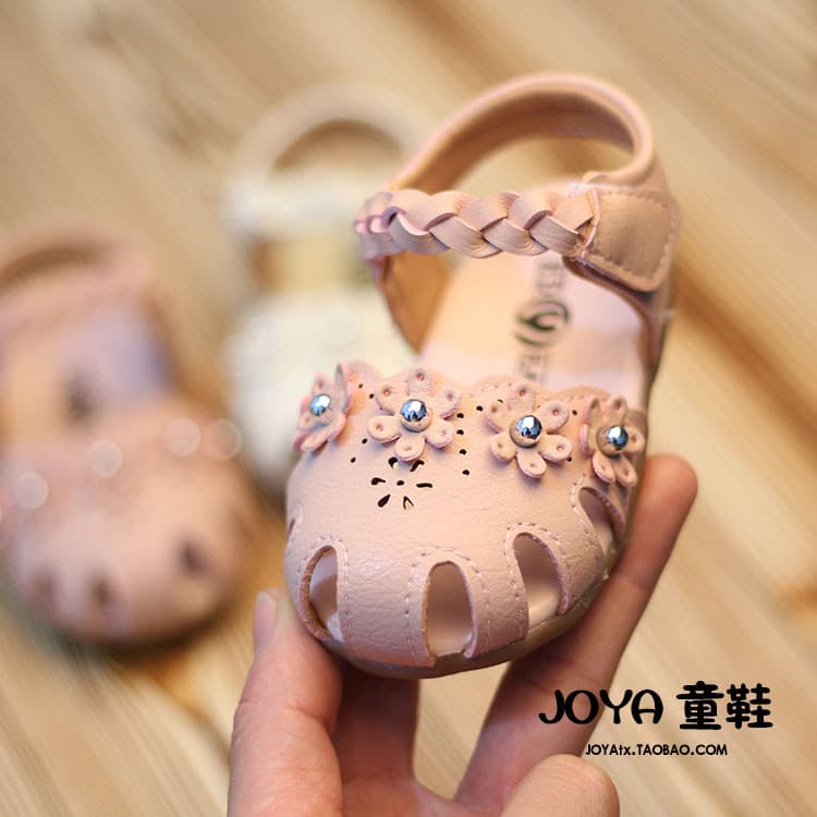 Sapatos de bebê femininos 0-1-2 anos de idade bebê sola macia verão menina Baotou antiderrapante menina princesa sandáli