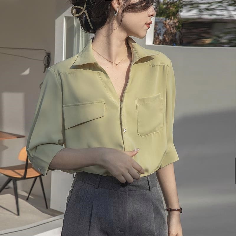 Commuter camisa com decote em V feminina verão novo estilo Design elegante nicho camisa de manga média profissional roup