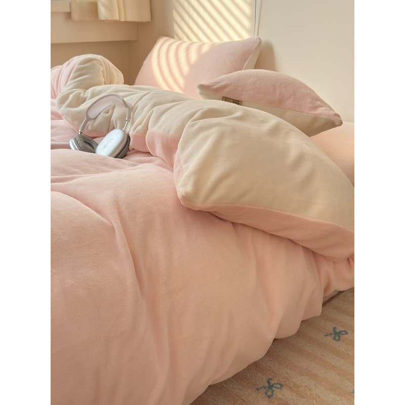 Estilo creme costura dupla cor sólida leite veludo cama conjunto de quatro peças 2026 inverno novo estilo quente lençol