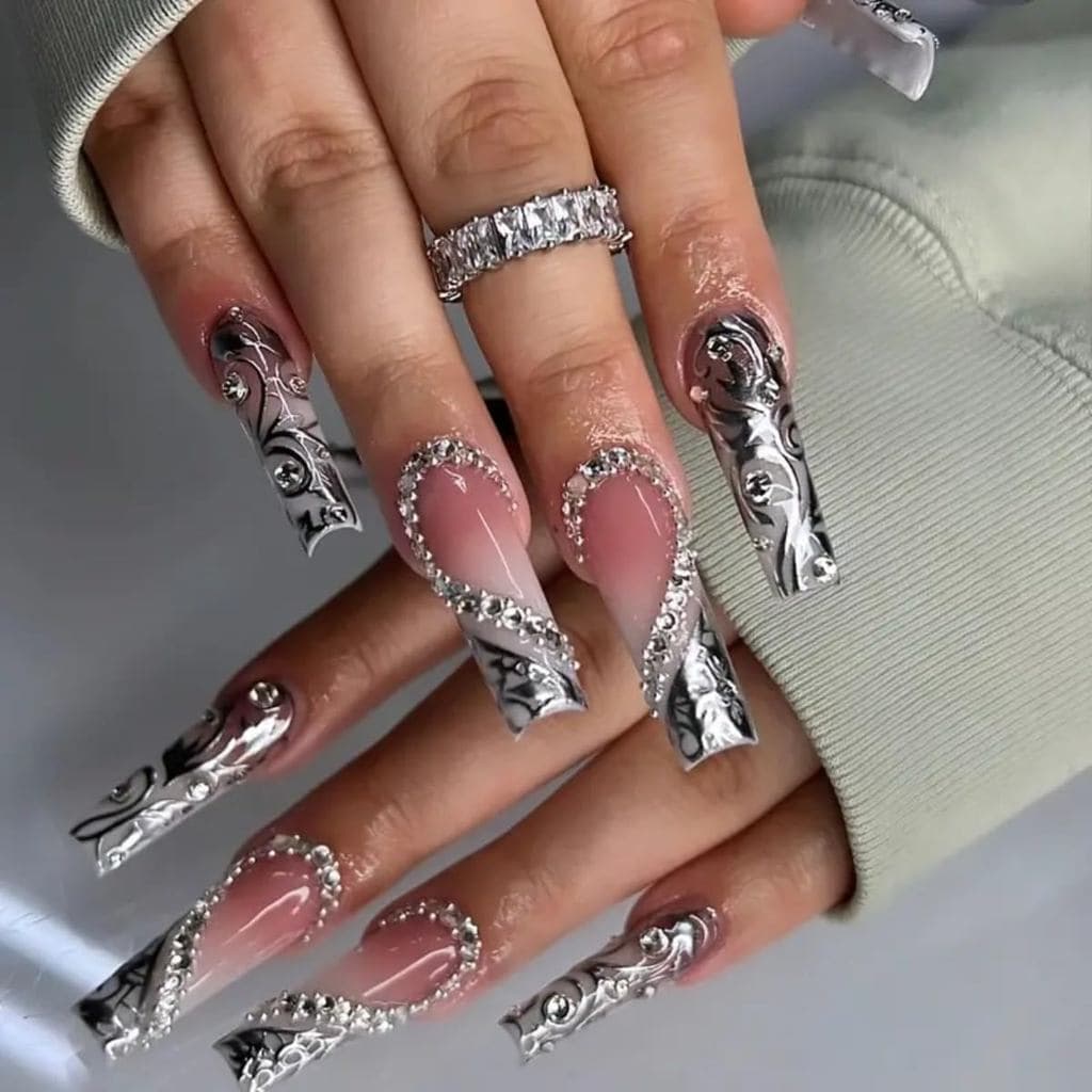 Unhas postiças longas e quadradas, prateadas, com design em formato de coração francês, incrustadas com strass, elegante