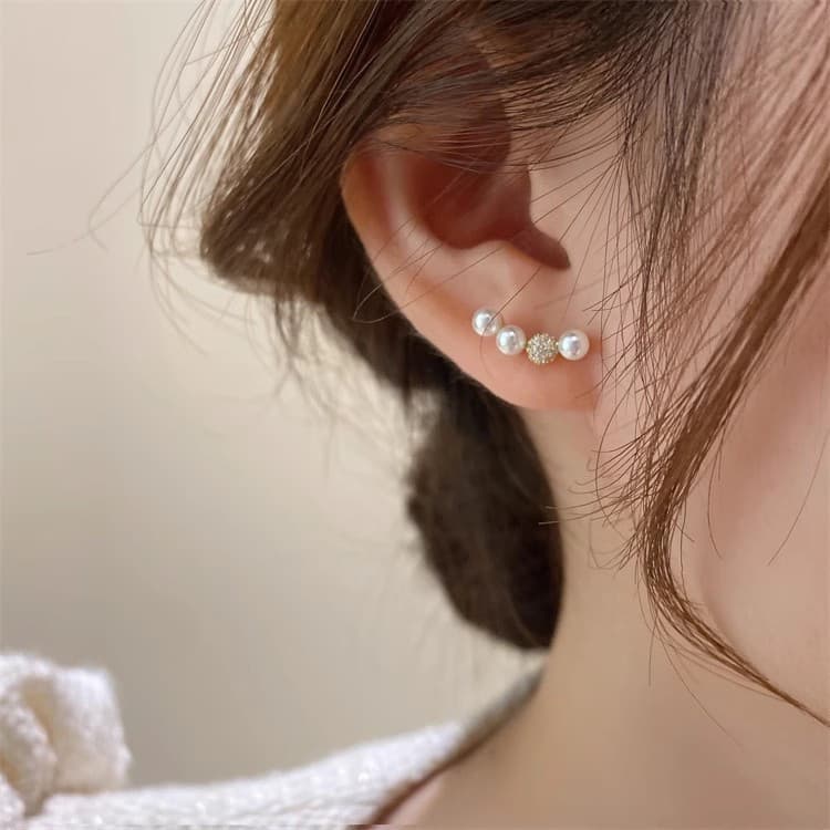 [Estoque pronto] Sorriso de uma palavra simples Piercing de orelha brincos de pérola feminino novo estilo dormir brincos