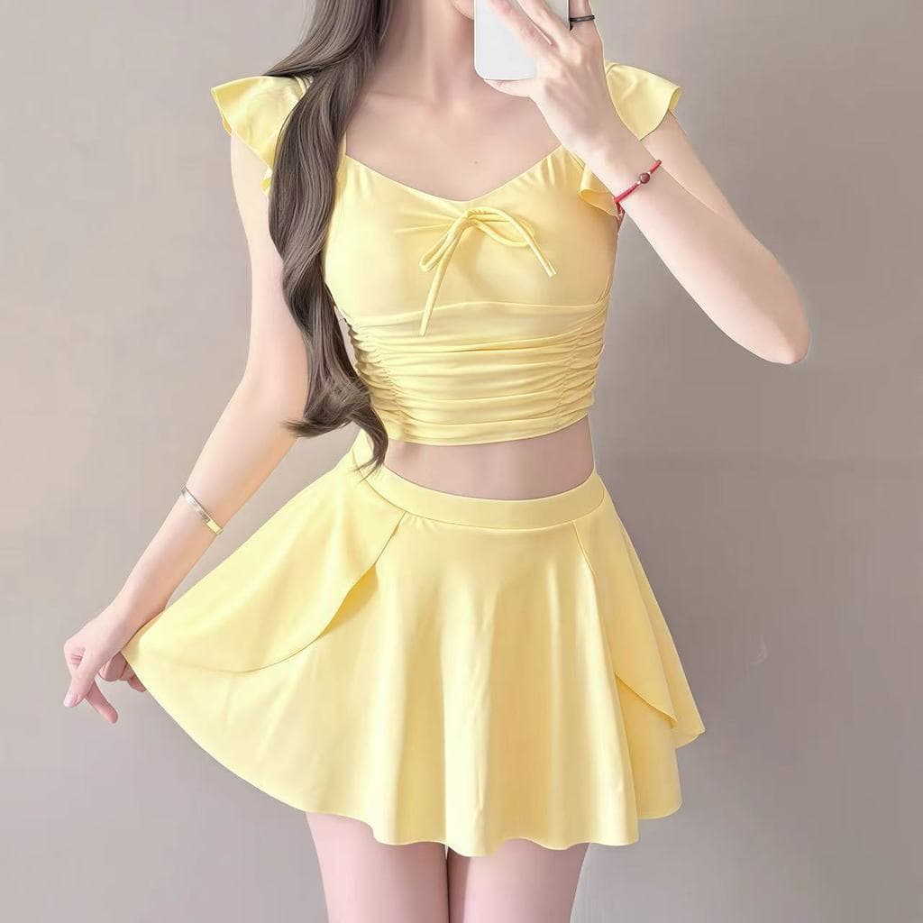 Maiô feminino 2026 novo estilo creme amarelo High-End saia dividida biquíni seios pequenos reunidos férias à beira-mar p