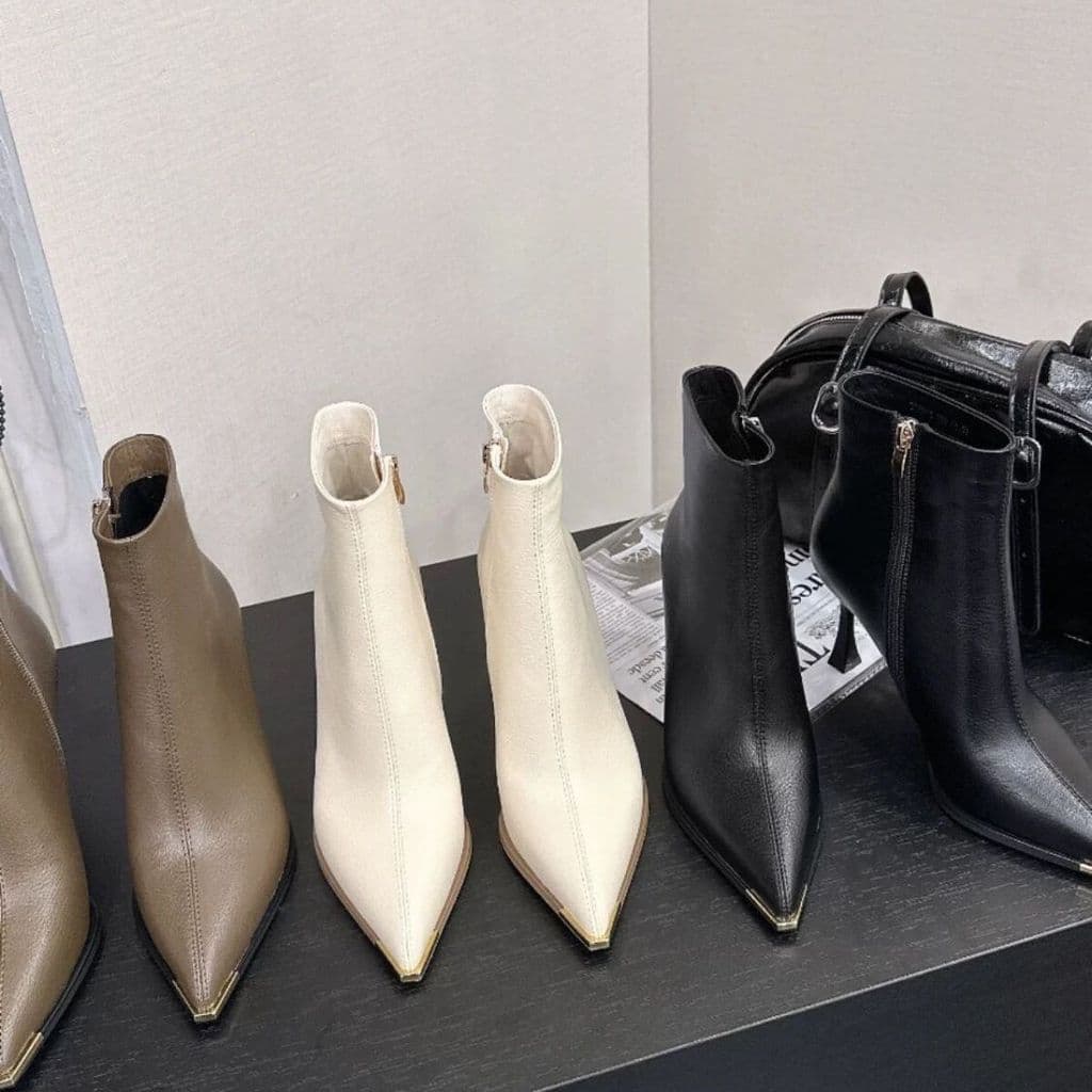 Botas curtas Stiletto bico fino feminino 2025 outono inverno novo estilo tamanho grande All-Match botas finas outono nov