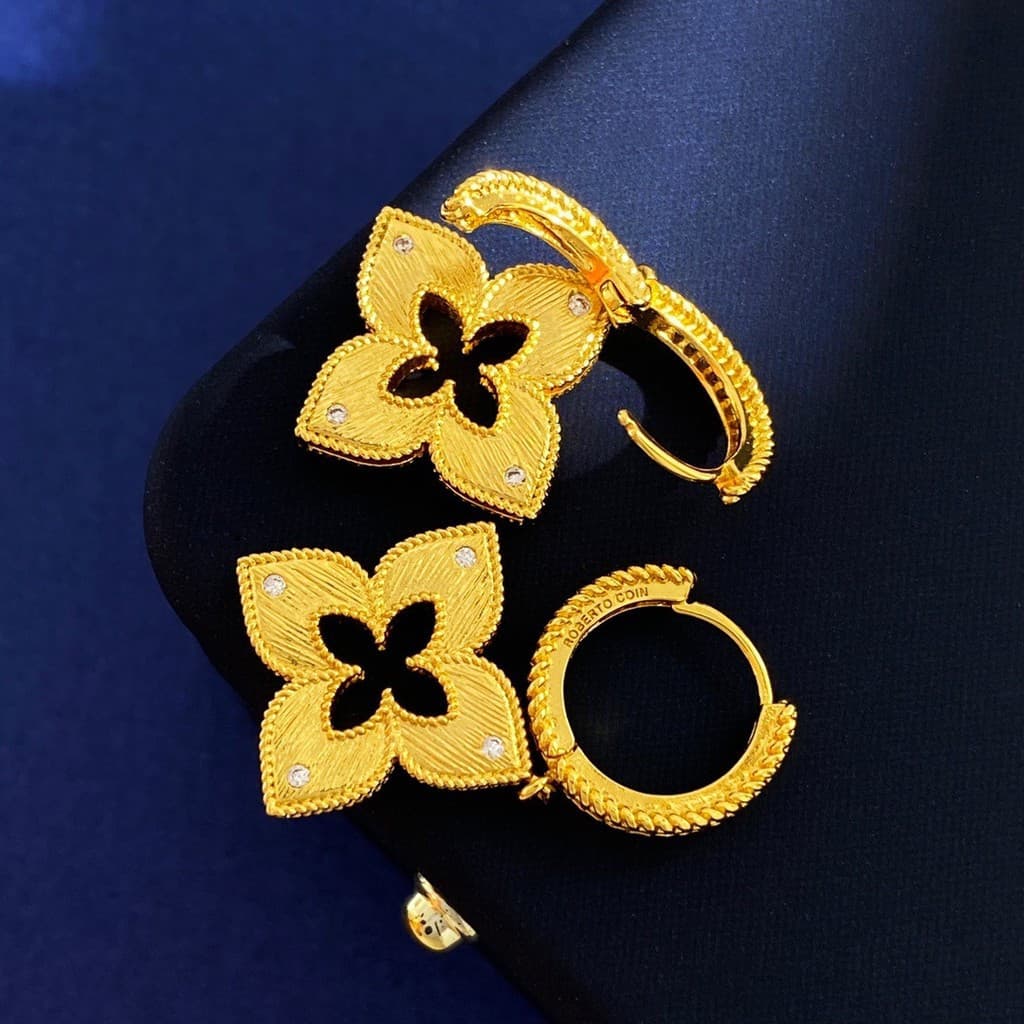 RODREASON Jewelry Feminino Luxo Losango Quatro Folhas Flor Diamante Incrustado Metal Escovado Oco Brincos Longos