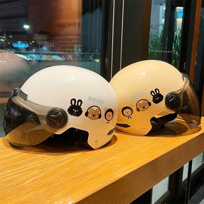 Novo 3c estilo dos desenhos animados certificação da motocicleta veículo elétrico pequeno padrão nacional capacete três