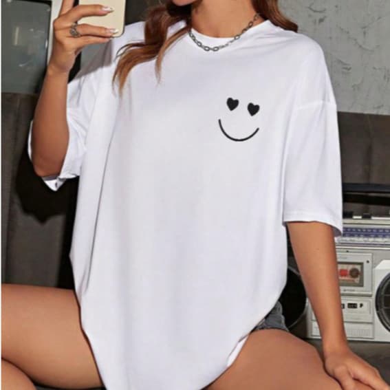 Camiseta Feminina Moda Tendencia Verão Sorriso Bolso T-shirt Confortável Delicada