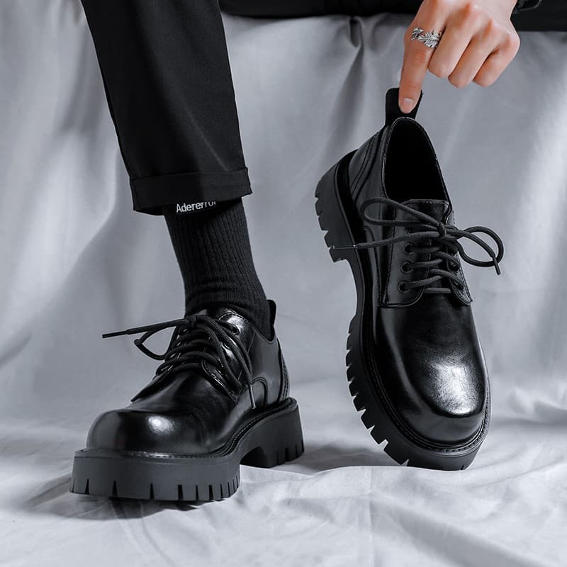 Sapatos de couro masculinos verão respirável High-End Formal Wear negócios cabeça grande sola grossa aumentada preto cas