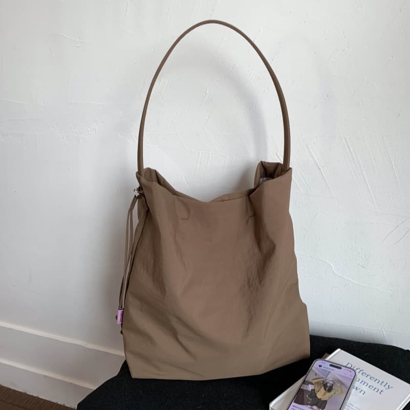 Nicho coreano grande capacidade sacola feminina 2025 outono novo estilo moda na moda All-Match bolsa de ombro balde saco
