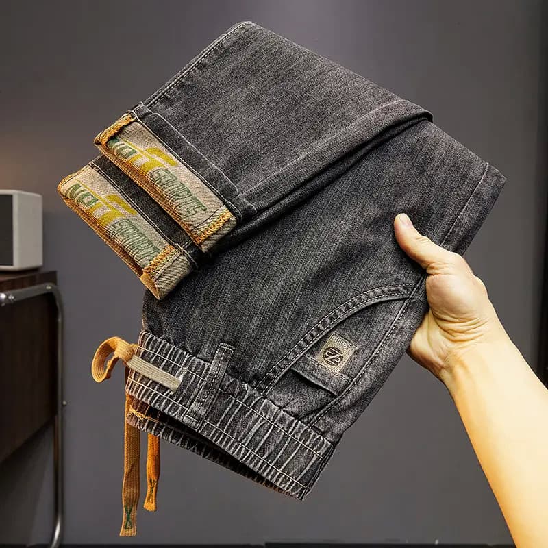 Verão novo estilo Jeans masculino 2026 estilo fino cordão cintura elástica elástico solto em linha reta calças masculina