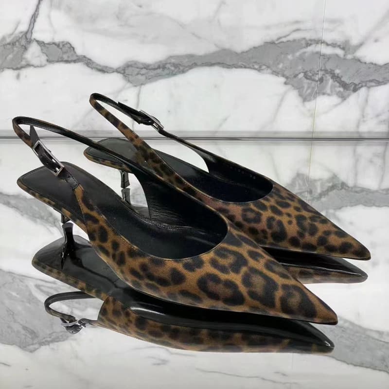 2026 Sapatos femininos de salto baixo com estampa de leopardo e salto de gato Baotou sapatos femininos de salto alto