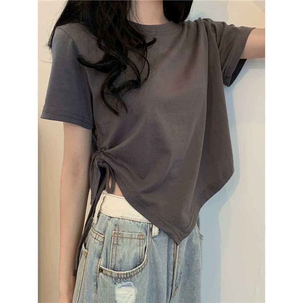 Curto chique topo feminino verão nicho camiseta Design sentimento 2026 novo estilo doce picante Irregular solto mangas c