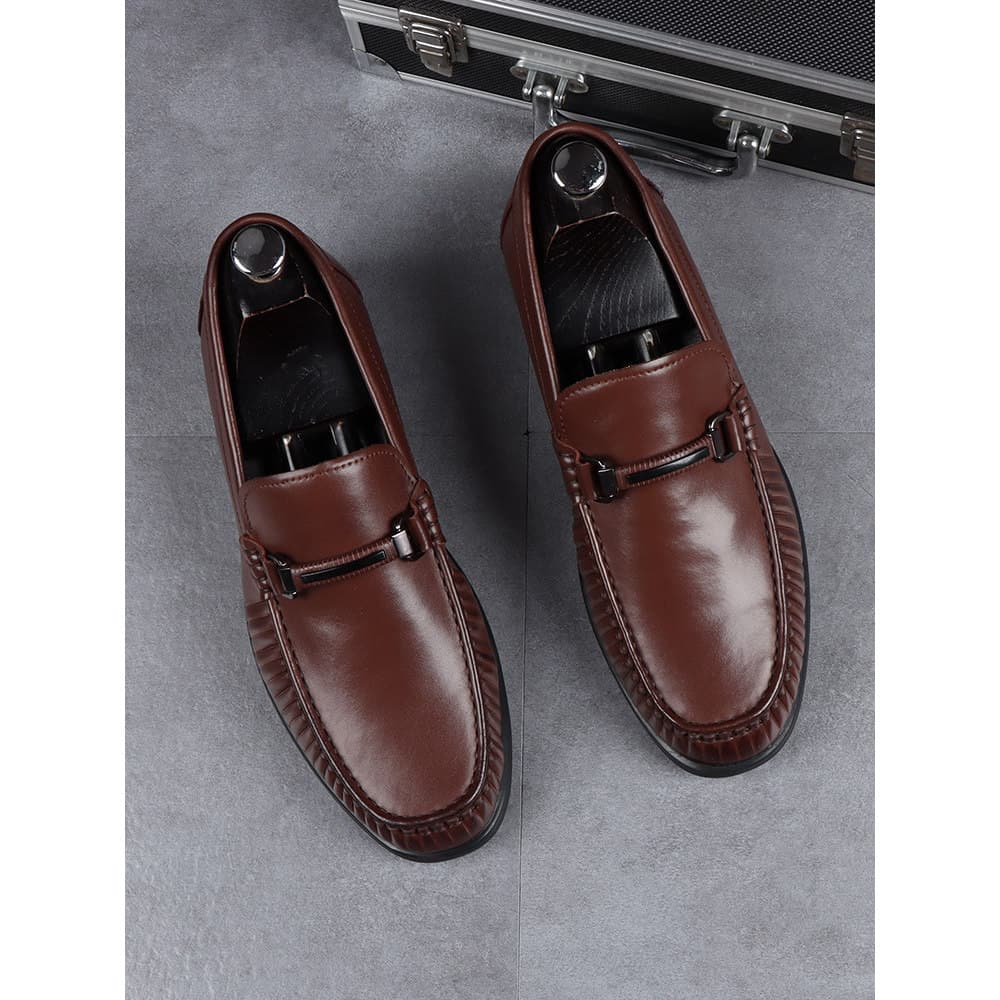 Horsebit sapatos de couro masculino versão coreana couro genuíno aumento interno sapatos masculinos de um Pedal negócios