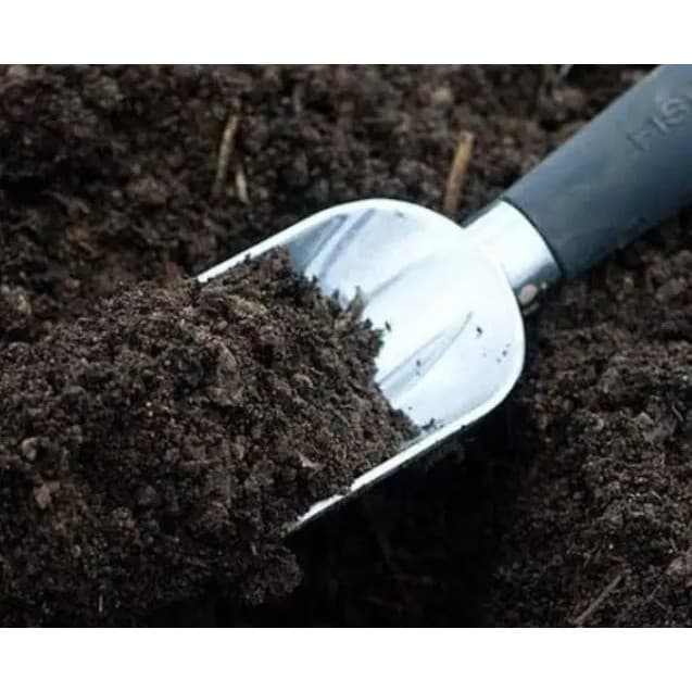 Terra preta Adubada 3 kg + 2 kg Humus De Minhocas ideal para Plantas Hortas Jardim vasos gramados