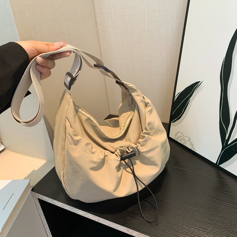 Novo estilo nicho Design High-End sentido de um ombro grande saco feminino 2024 novo estilo grande capacidade simples Co