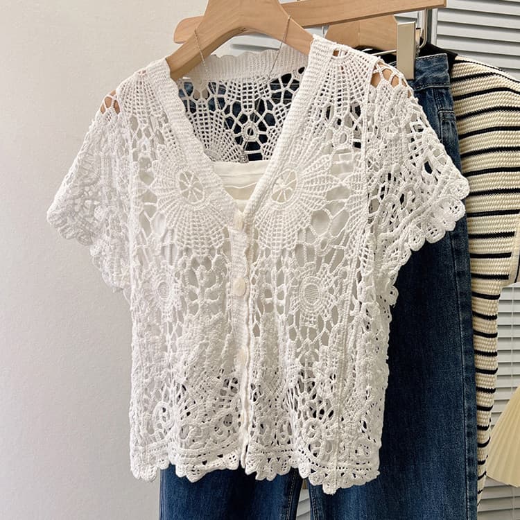 Design mais magro olhar camisa de renda feminina de manga curta com decote em V estilo fino oco Cardigan feminino novo e