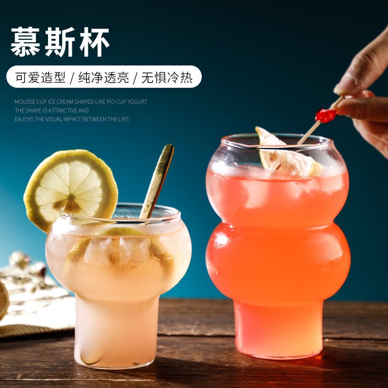 Copo de vidro influenciador, copo de café gelado com leite, bebida, suco, sobremesa, sorvete, estilo ins