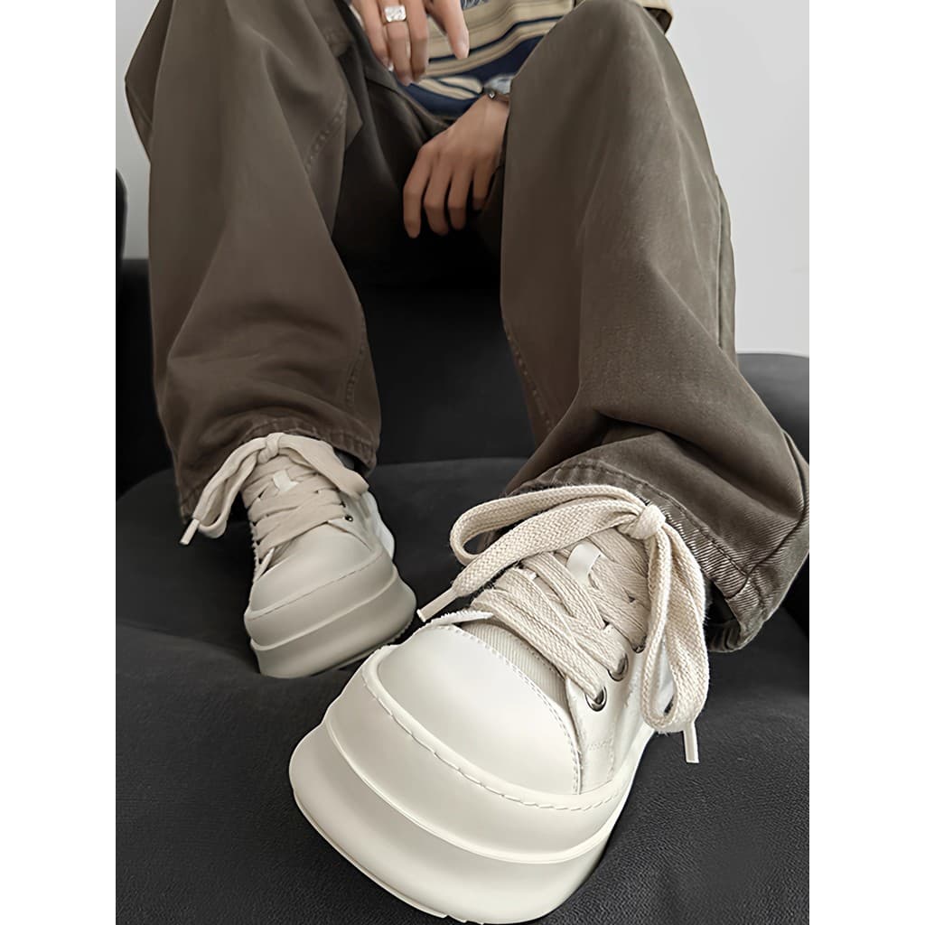 2025 outono novo estilo RO sapatos de lona 8cm invisível aumentando sapatos brancos All-Match pouco gordura Ding casal p