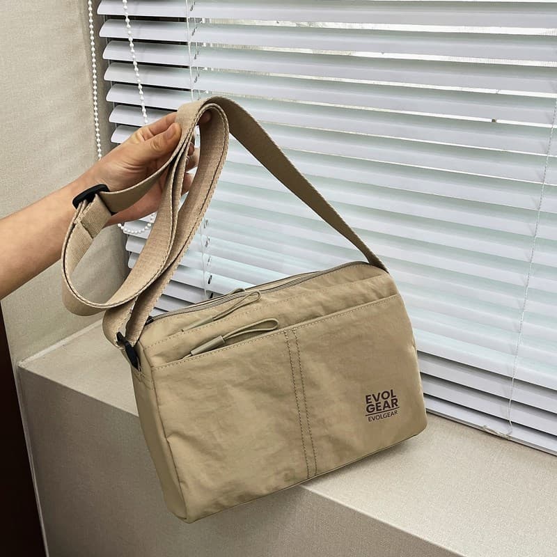 2025 Novo Estilo Moda Leve Bolsa de Ombro Pequena Verão Caminhada Casual Bolsa Mensageiro Multicamadas Bolsa para Celula