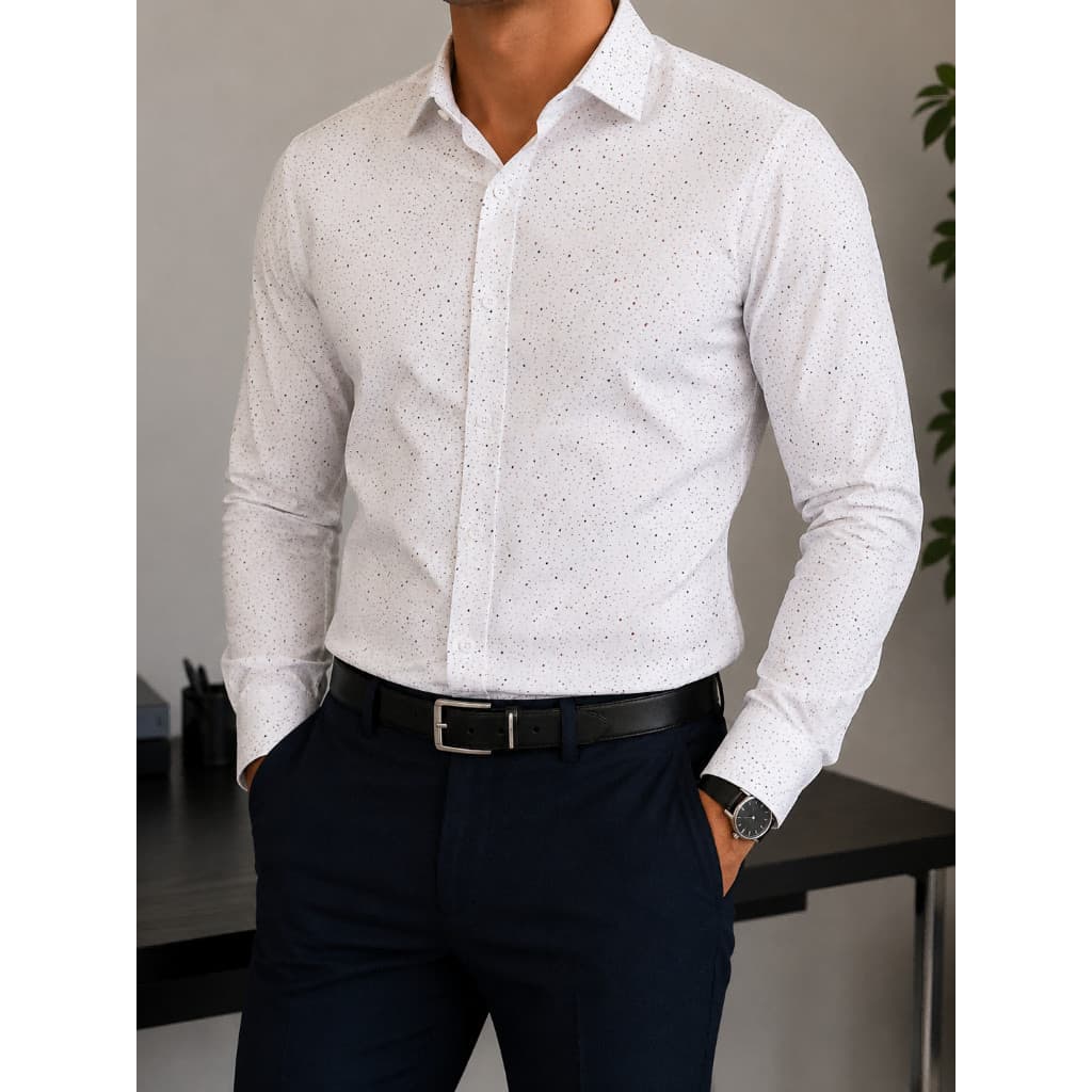 Camisa formal masculina com estampa salpicada e ajuste slim fit.