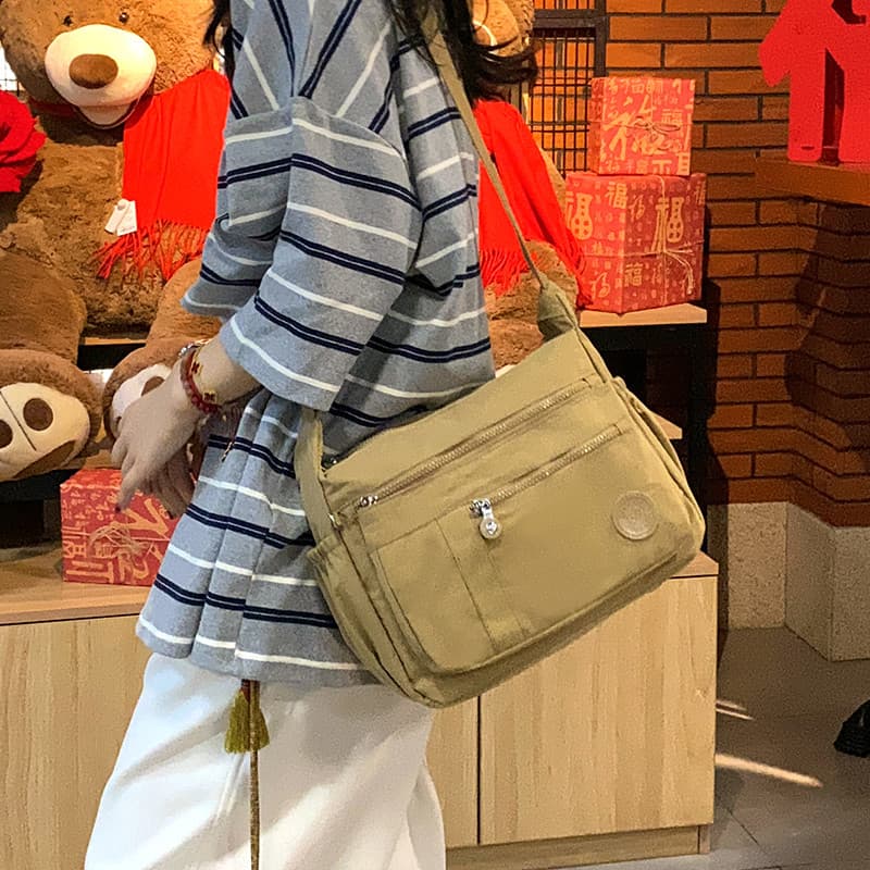 Bolsa de grande capacidade feminina multicamadas bolsa mensageiro de grande capacidade simples novo estilo feminino Casu