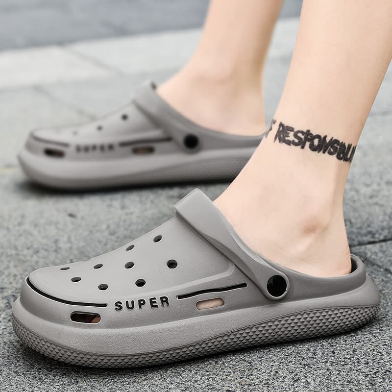 Buraco sapatos masculinos verão exterior Wear antiderrapante dupla utilização condução Toe-coberto chinelos masculino ao