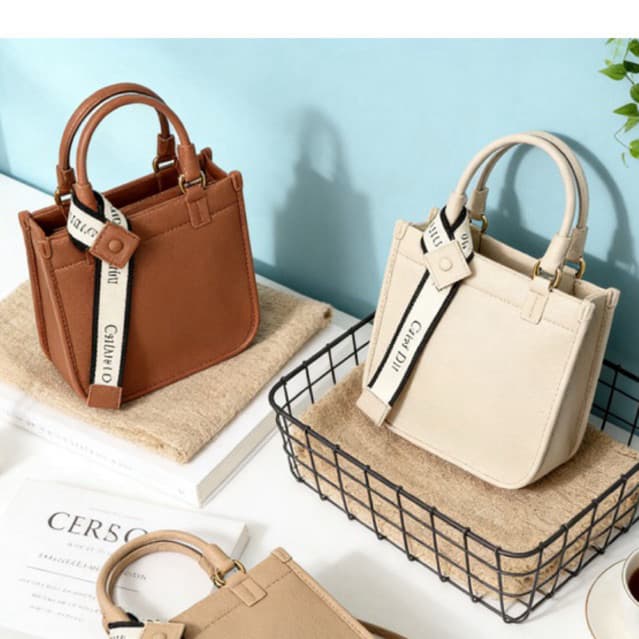 Bolsa Feminina Tiracolo Mini Elegante com Alça Ajustável 21cm Preta Elegante Tiracolo Casual Premium bolsa feminina 2415