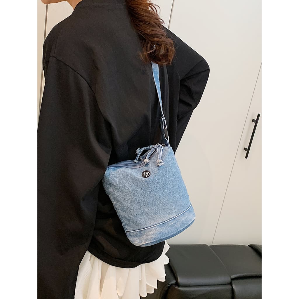Verão pequeno mensageiro saco do telefone móvel 2025 novo estilo Denim balde saco trabalho Commuter Super quente requint