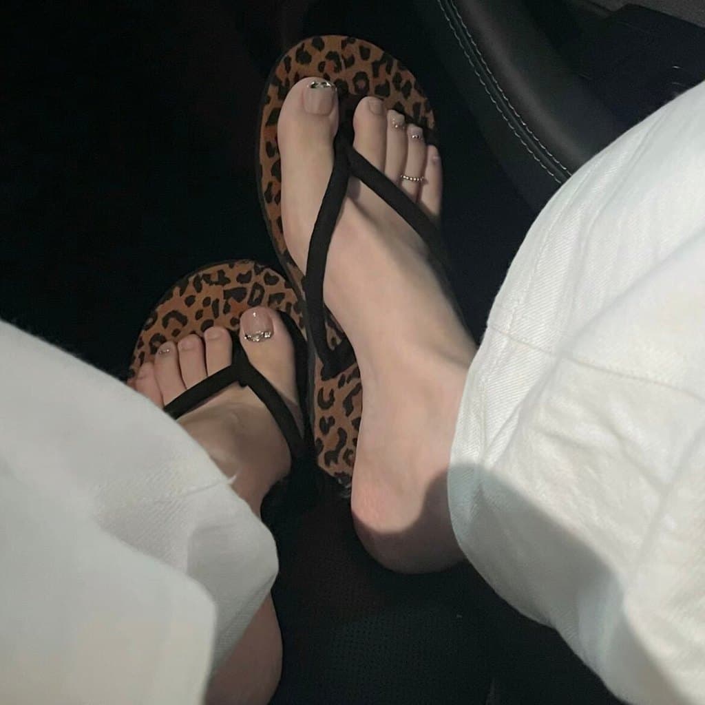 Pisando na merda leopardo impressão Flip-Flops feminino ao ar livre Wear verão moda beira-mar praia sola macia interior