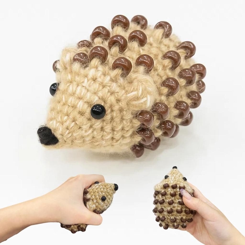 Brinquedo Sensorial de Crochê - Brinquedo Sensorial Artesanal com Contas, com Certificado de Adoção e Kit Ninho, Animal
