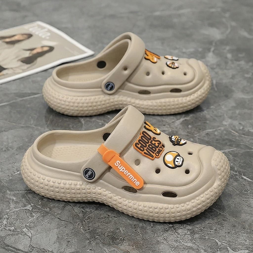 Buraco sapatos femininos 2026 novo estilo verão exterior usar sandálias de aumento de sola grossa feminino ao ar livre a