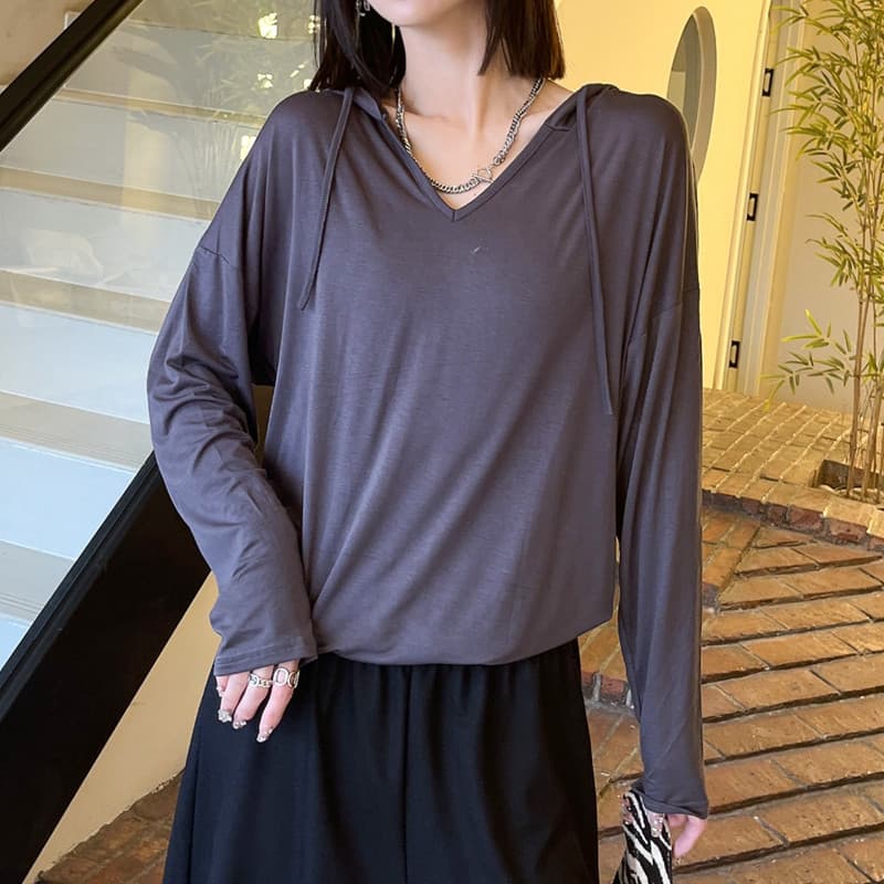 Primavera verão versão coreana estilo fino Modal manga comprida camiseta feminina com capuz solto camisa de fundo cor só