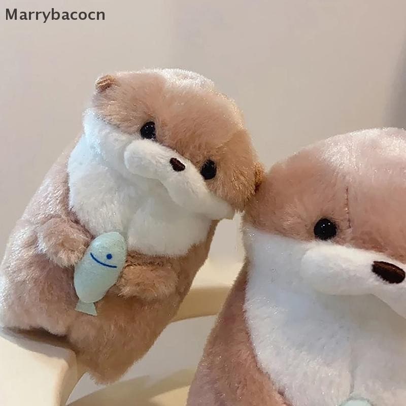 [MAR] Lontras Fofas Segurando Peixe Chaveiros De Pelúcia Leves Pingente Adereços Para Escola Bolsa Carteira Chave COD