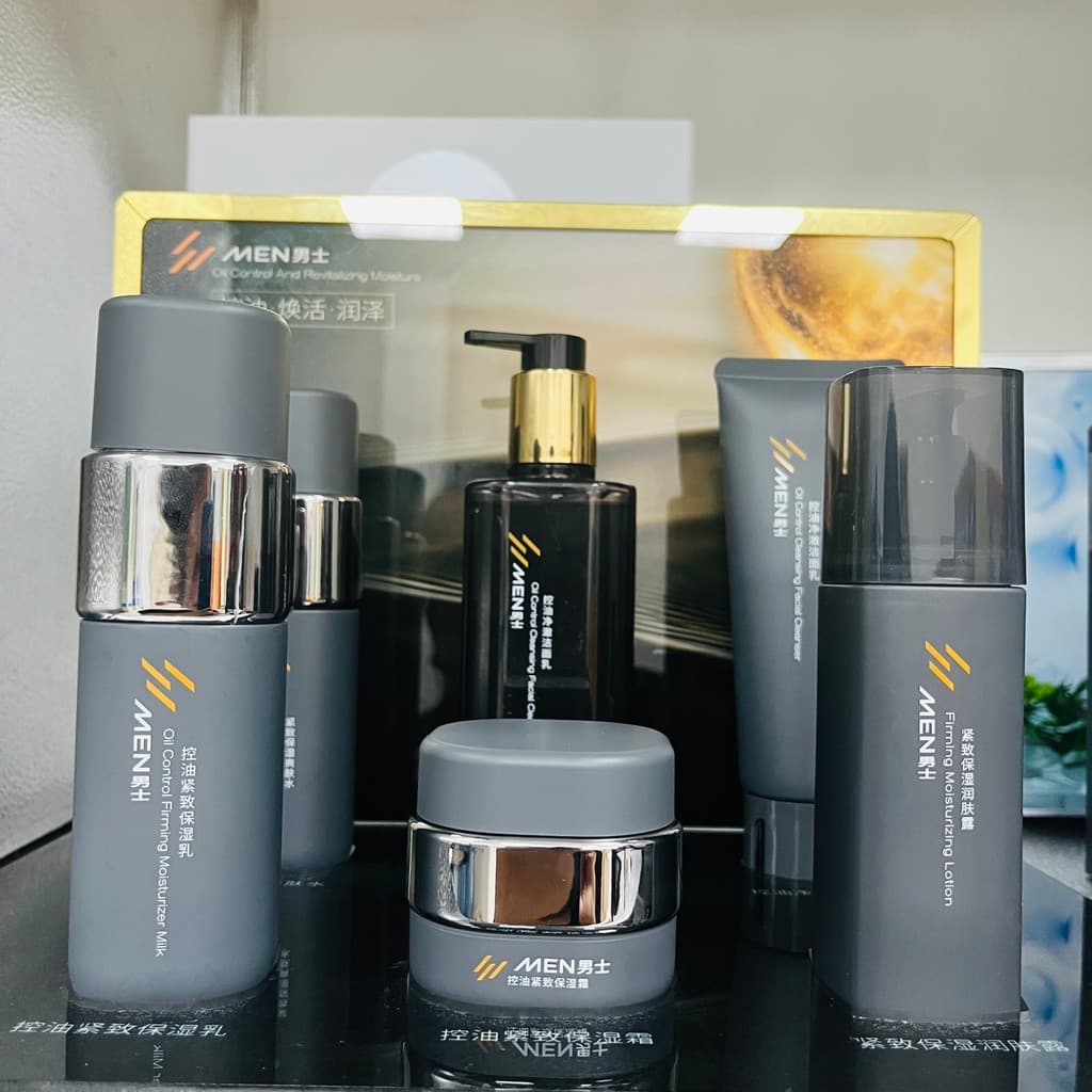 Liyat Conjunto masculino de cuidados com a pele, hidratante reafirmante, limpador iluminador, hidratante Toner para enco