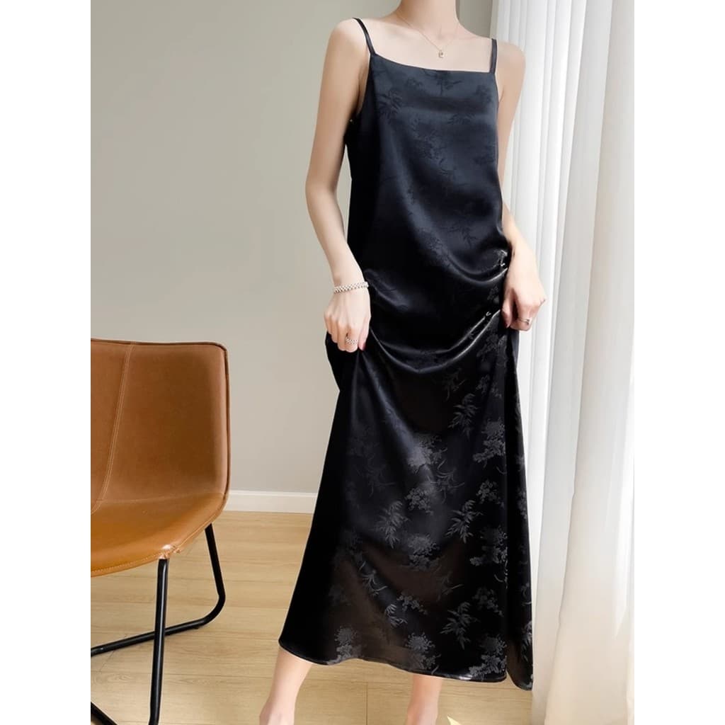 High-End nicho mais magro olhar temperamento estilingue vestido feminino seda verão novo estilo ácido triacético Jacquar