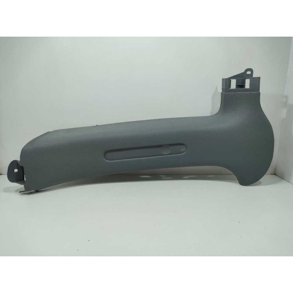 Acabamento Sup Coluna Central Esquerda Clio 00/12 8200546652