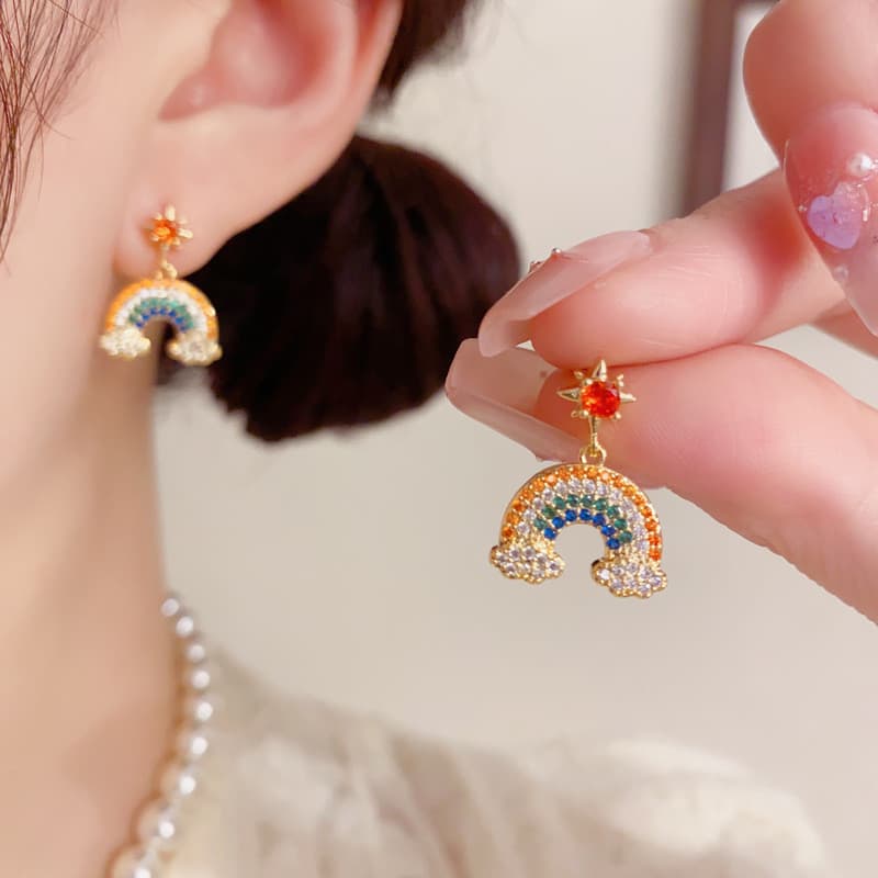 [Estoque pronto] agulha única sentimento zircão apontou estrela arco-íris brincos requintado moda luz luxo All-Match bri