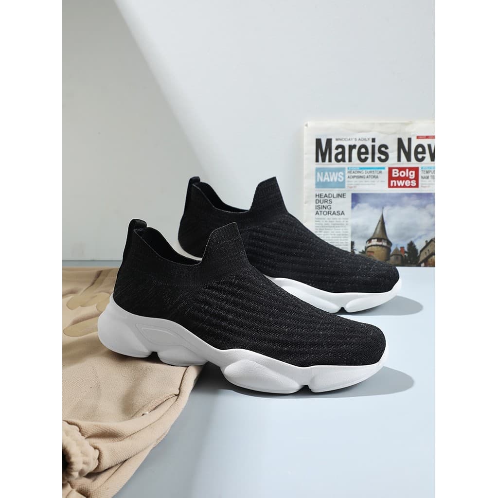 Tamanho grande meias elásticas sapatos 45 verão respirável voando tecido malha preguiçoso na moda sapatos 46 47 deslizam