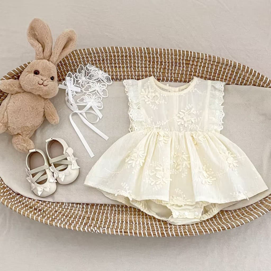 2026 estilo verão bebê sem mangas vestido de princesa feminino bebê cem dias banquete moda flor saia um ano de idade ves