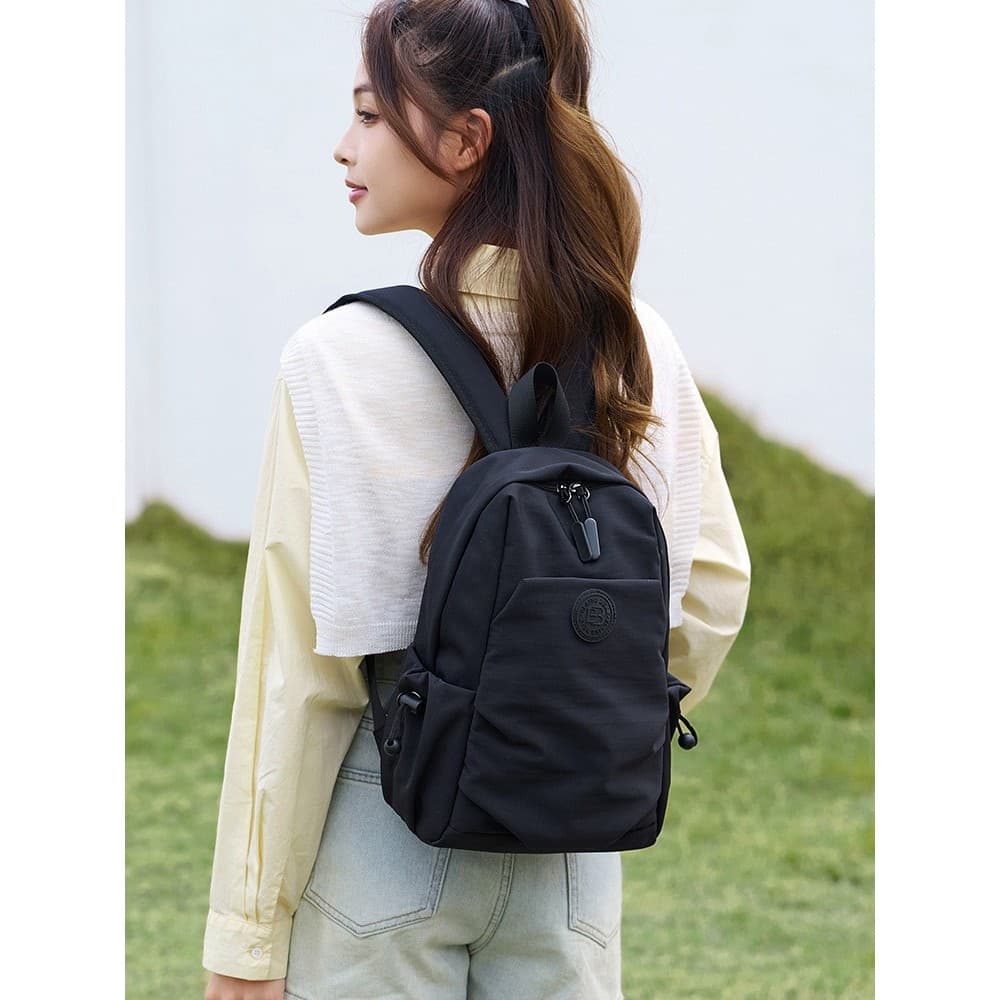 Pequeno urso acessório mochila feminina 2025 escalada ao ar livre viagem pequena mochila de viagem leve Mini saco de cic